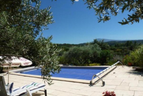 Charmante maison avec piscine à Saint-Hippolyte-le-Graveyron 46 m² !